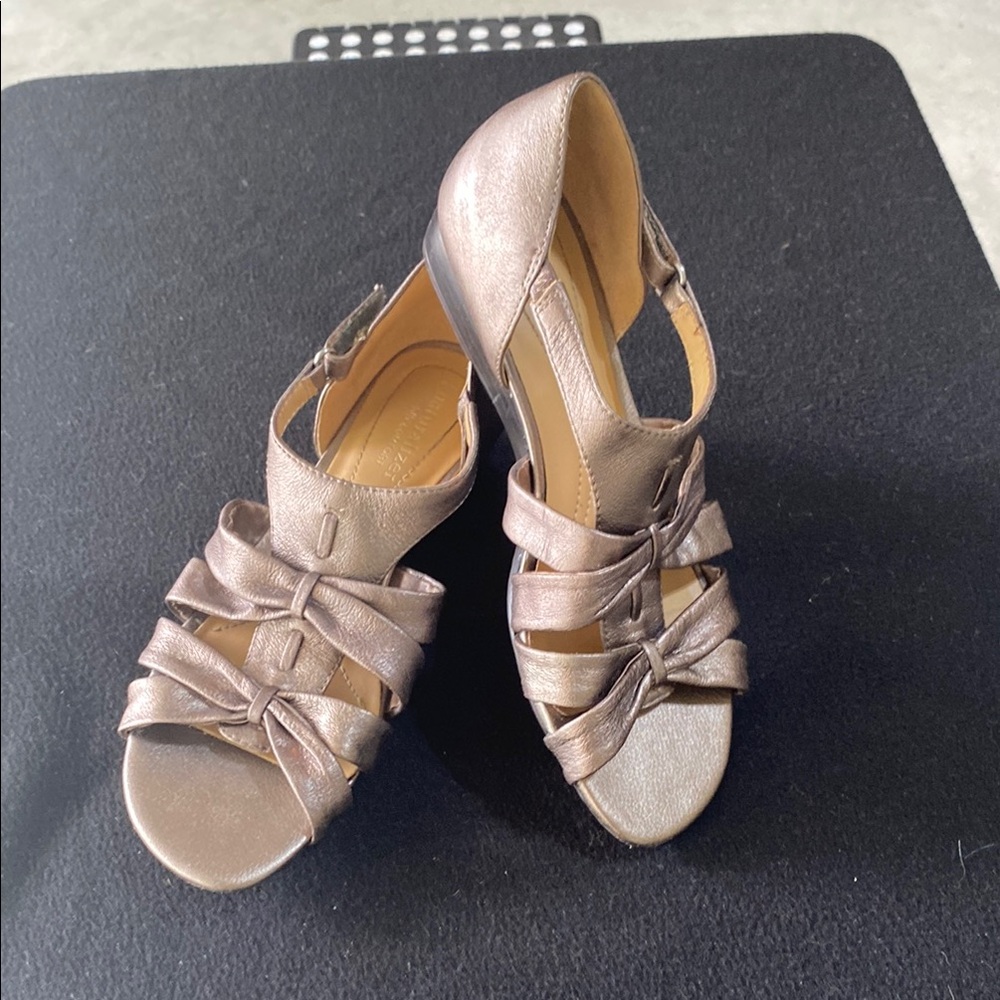 Naturalizer Brown Sandals Strappy Design Low Heel
